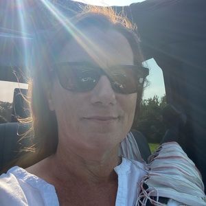 Meet your Posher, Deborah